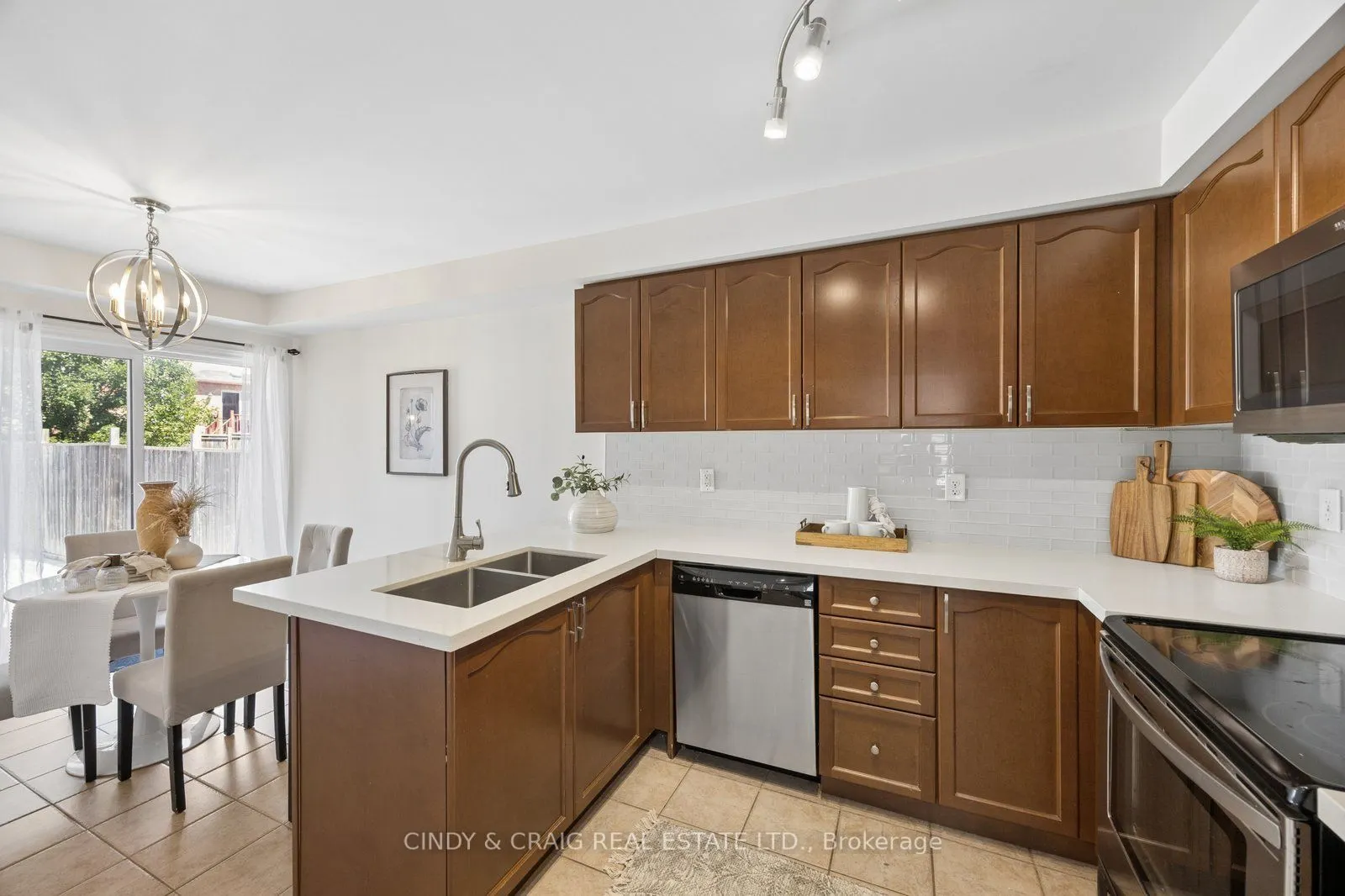 82 Dewell Crescent