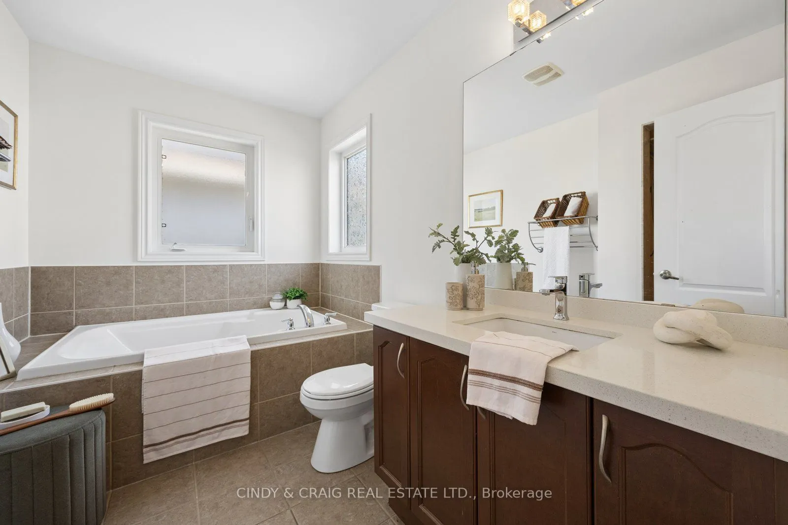 82 Dewell Crescent