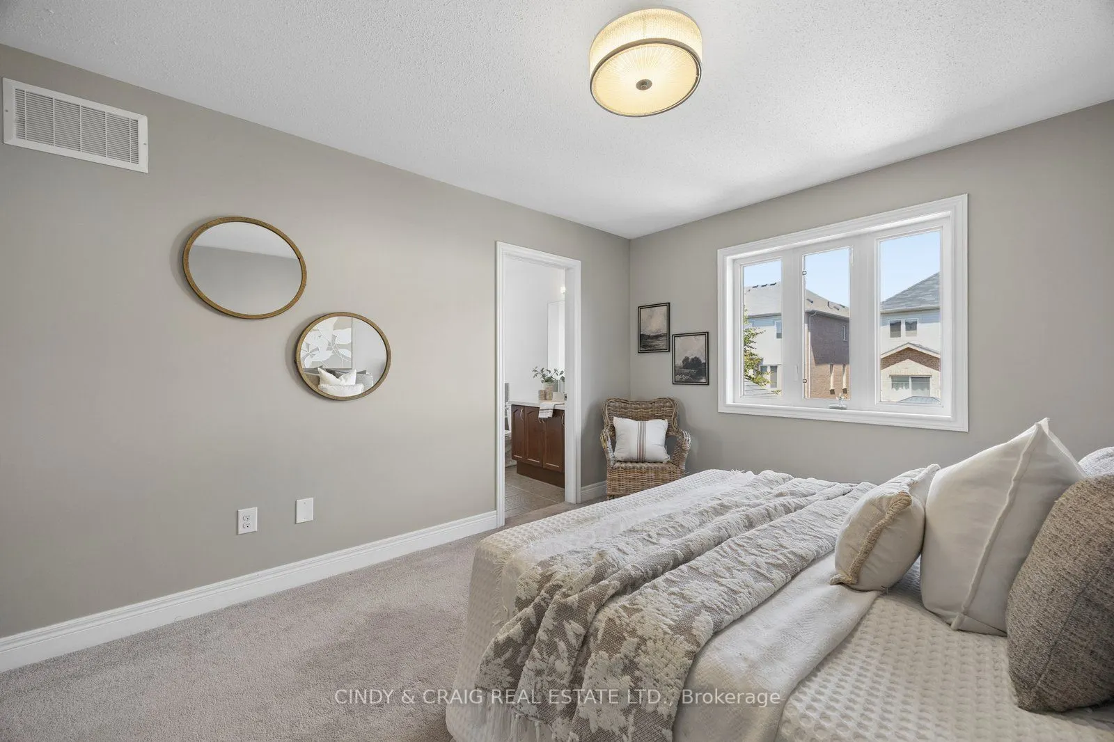 82 Dewell Crescent