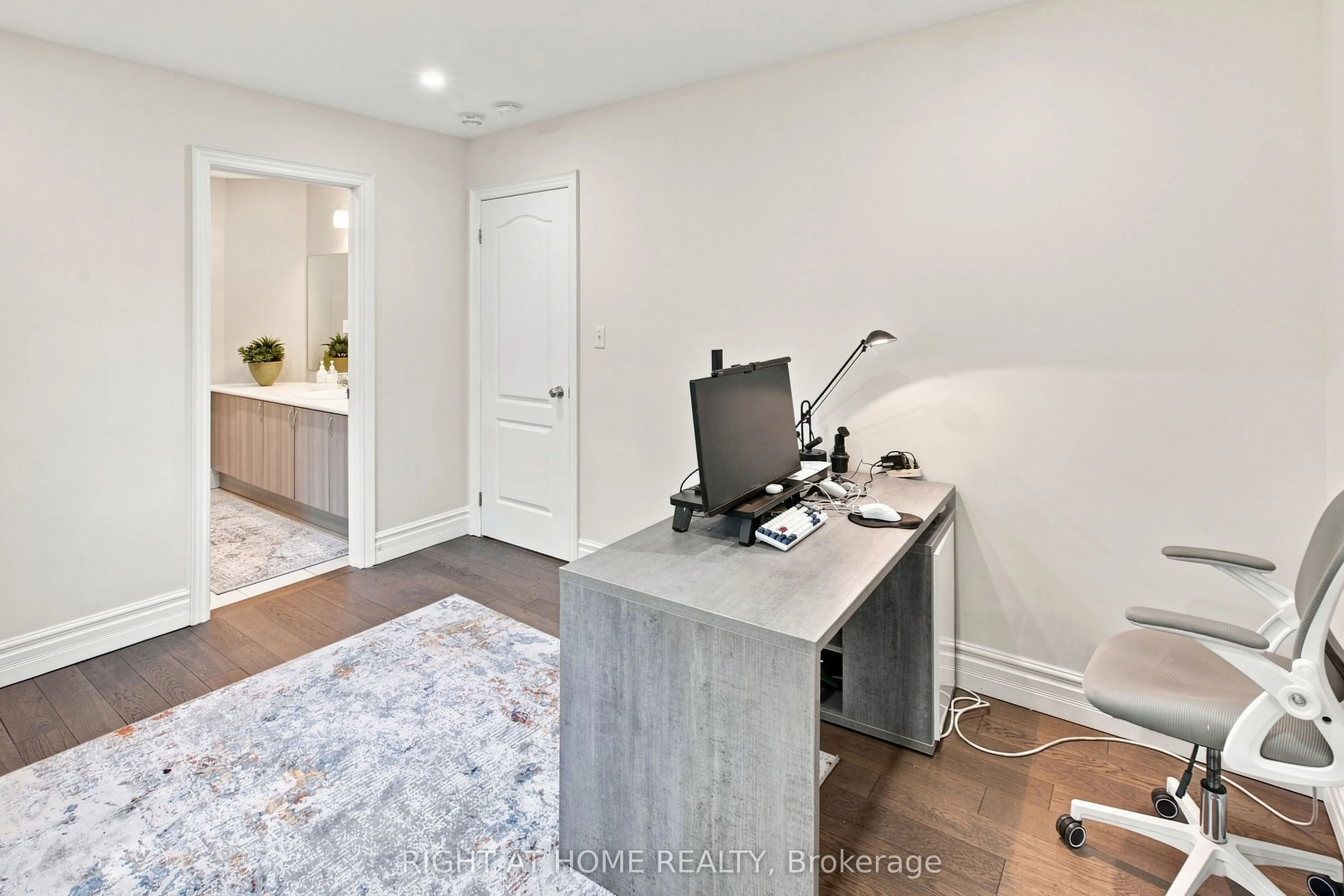 2349 Dress Circle Crescent