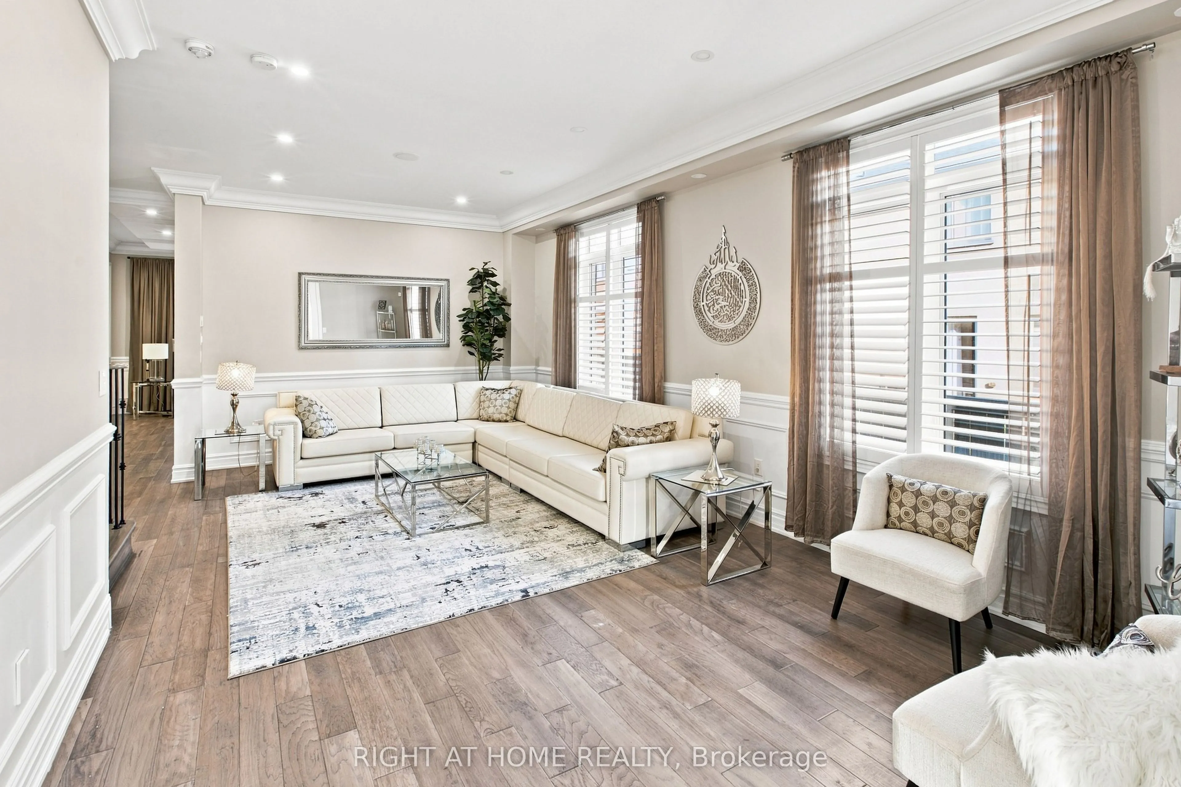 2349 Dress Circle Crescent