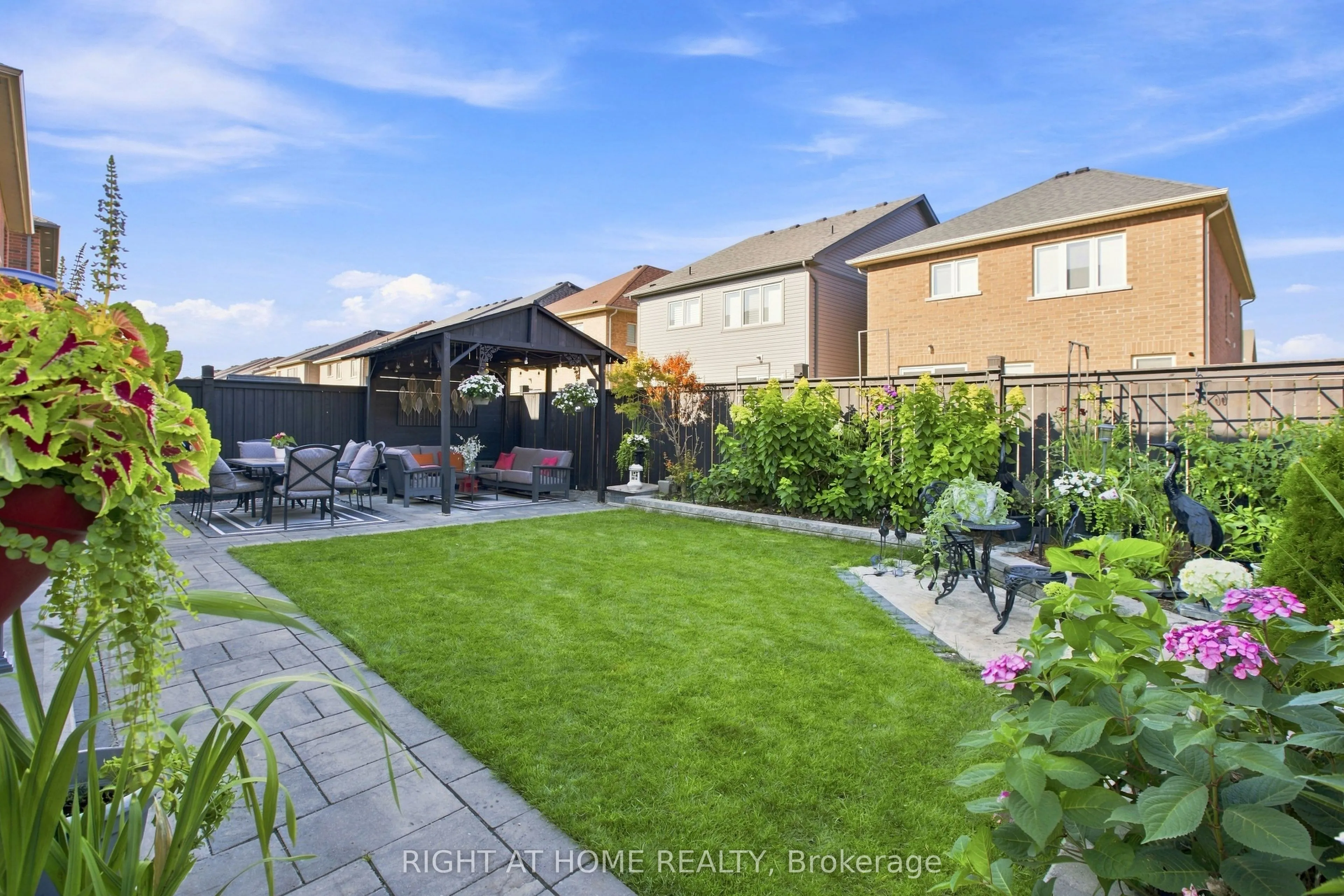 2349 Dress Circle Crescent