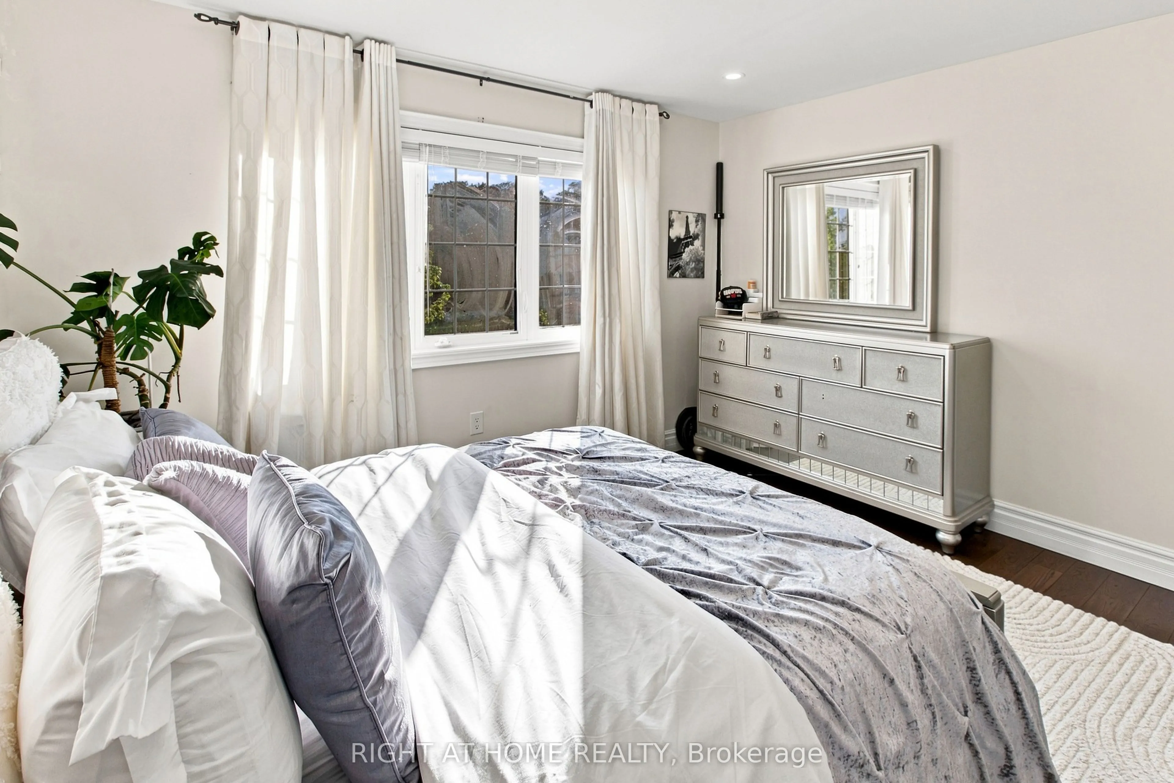 2349 Dress Circle Crescent