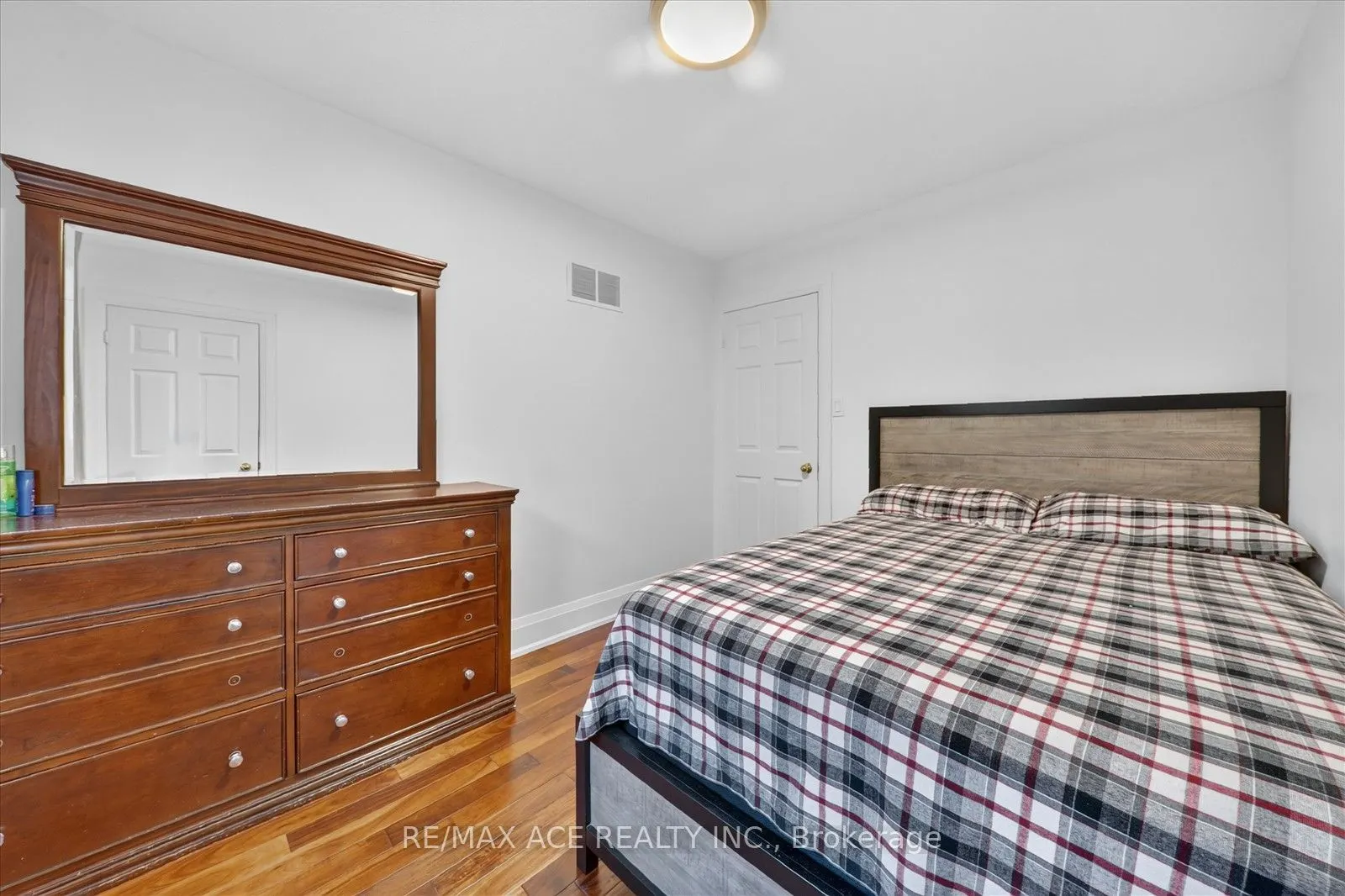 1446 Sandhurst Crescent