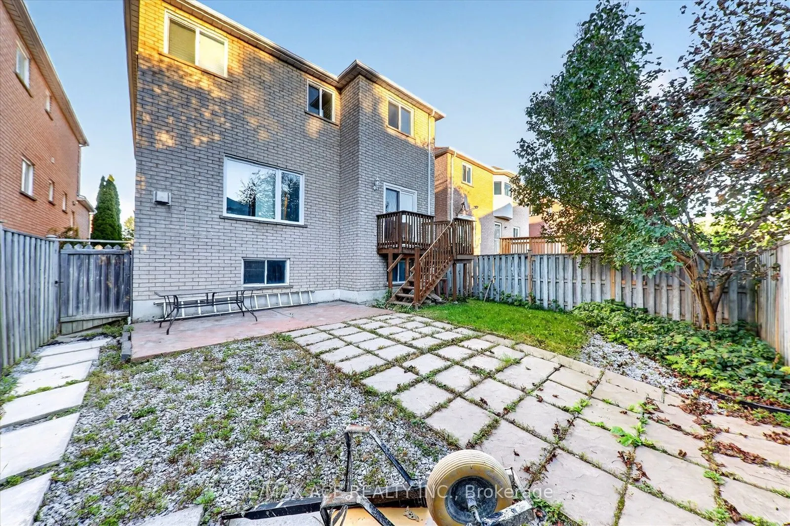 1446 Sandhurst Crescent