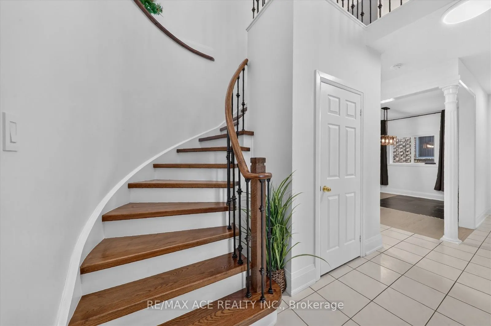 1446 Sandhurst Crescent