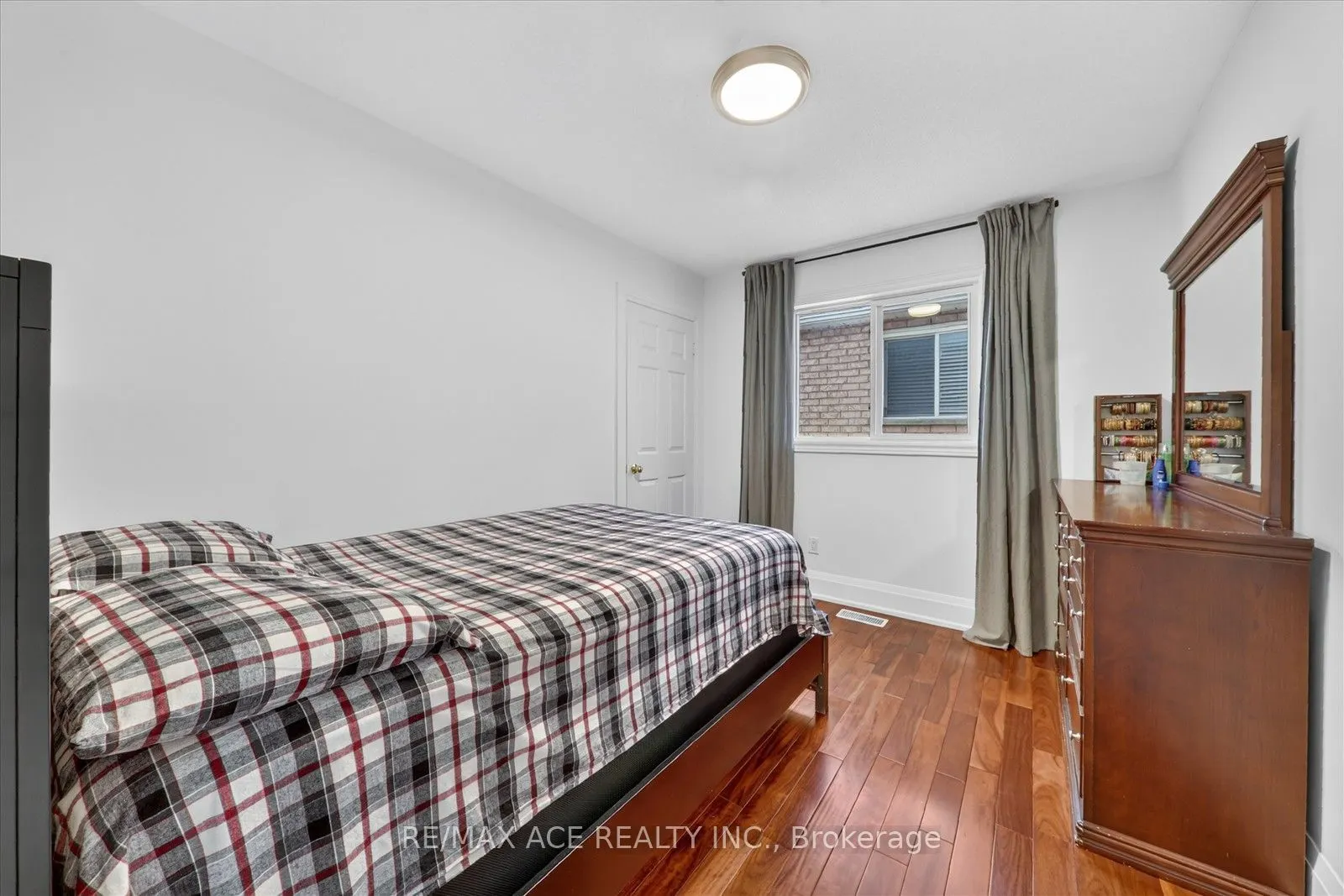 1446 Sandhurst Crescent