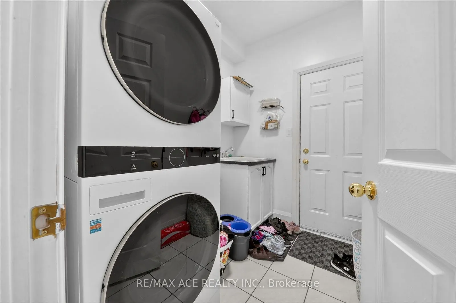 1446 Sandhurst Crescent