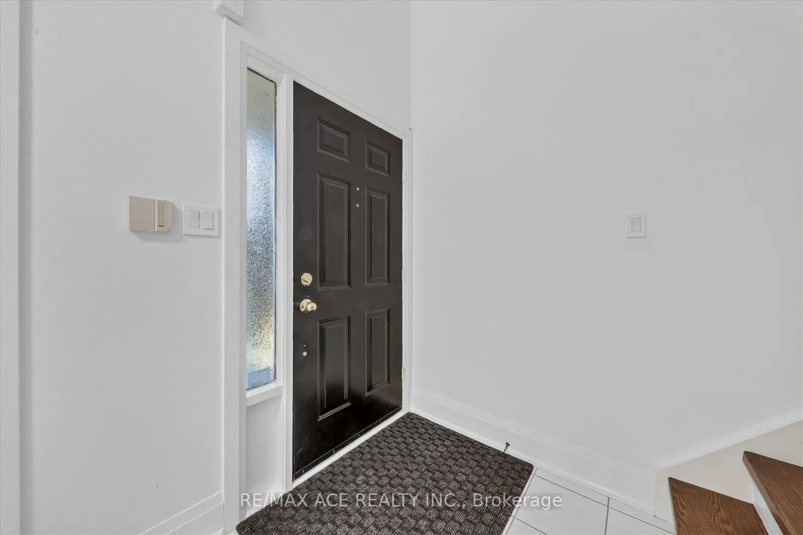 1446 Sandhurst Crescent