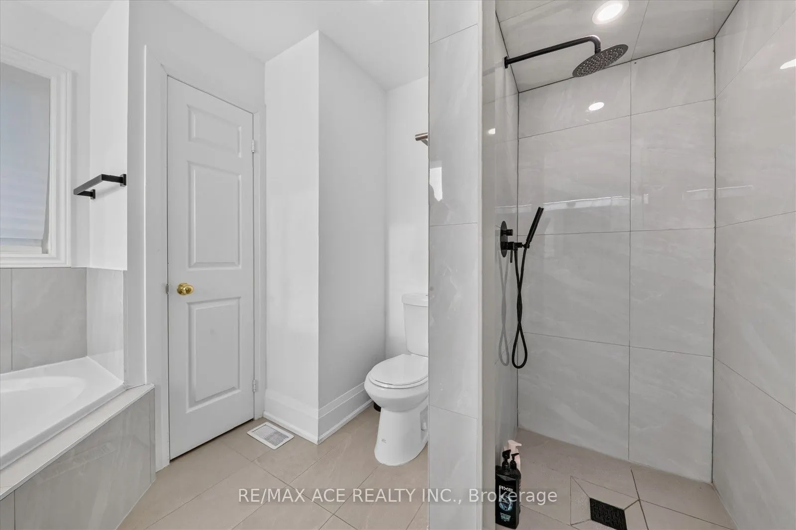1446 Sandhurst Crescent