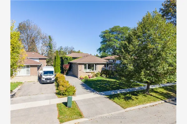 46 Manorglen Crescent