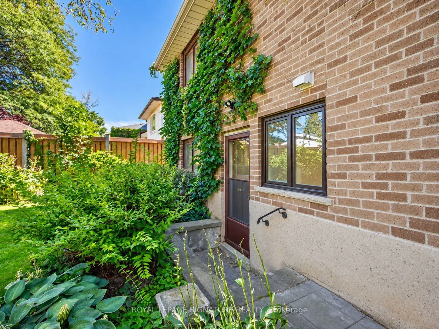 46 Manorglen Crescent
