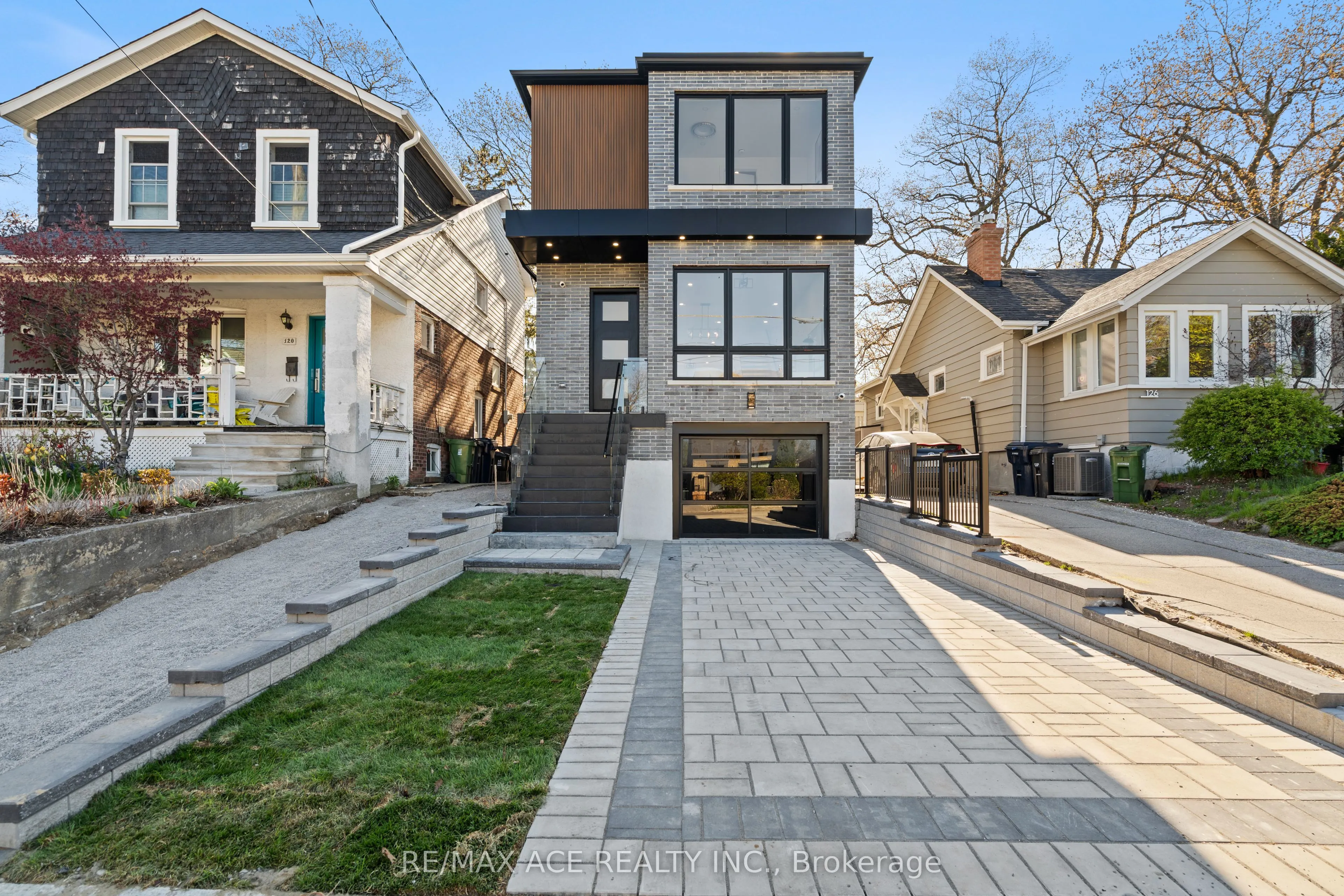 122 Warden Avenue