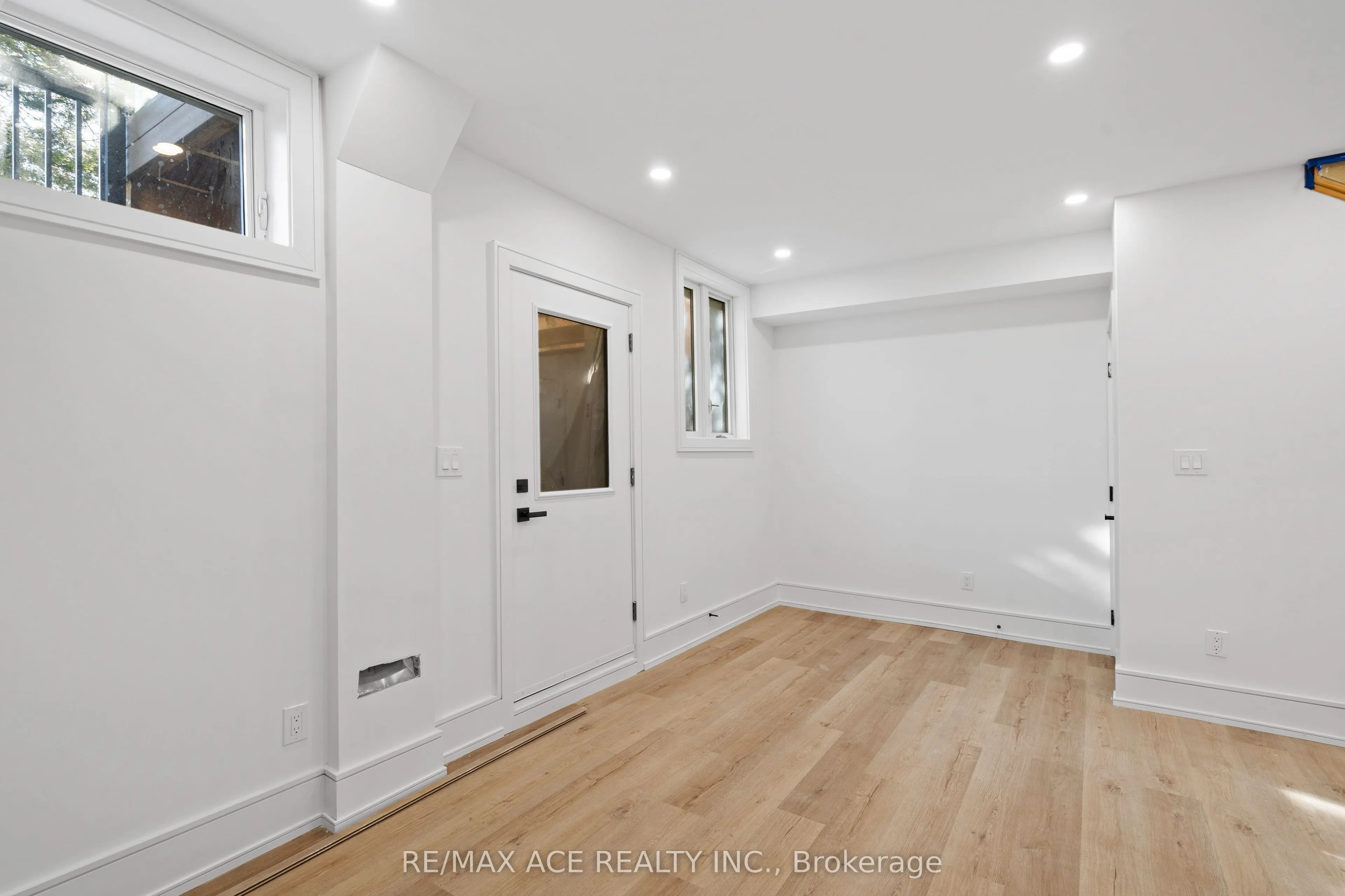122 Warden Avenue