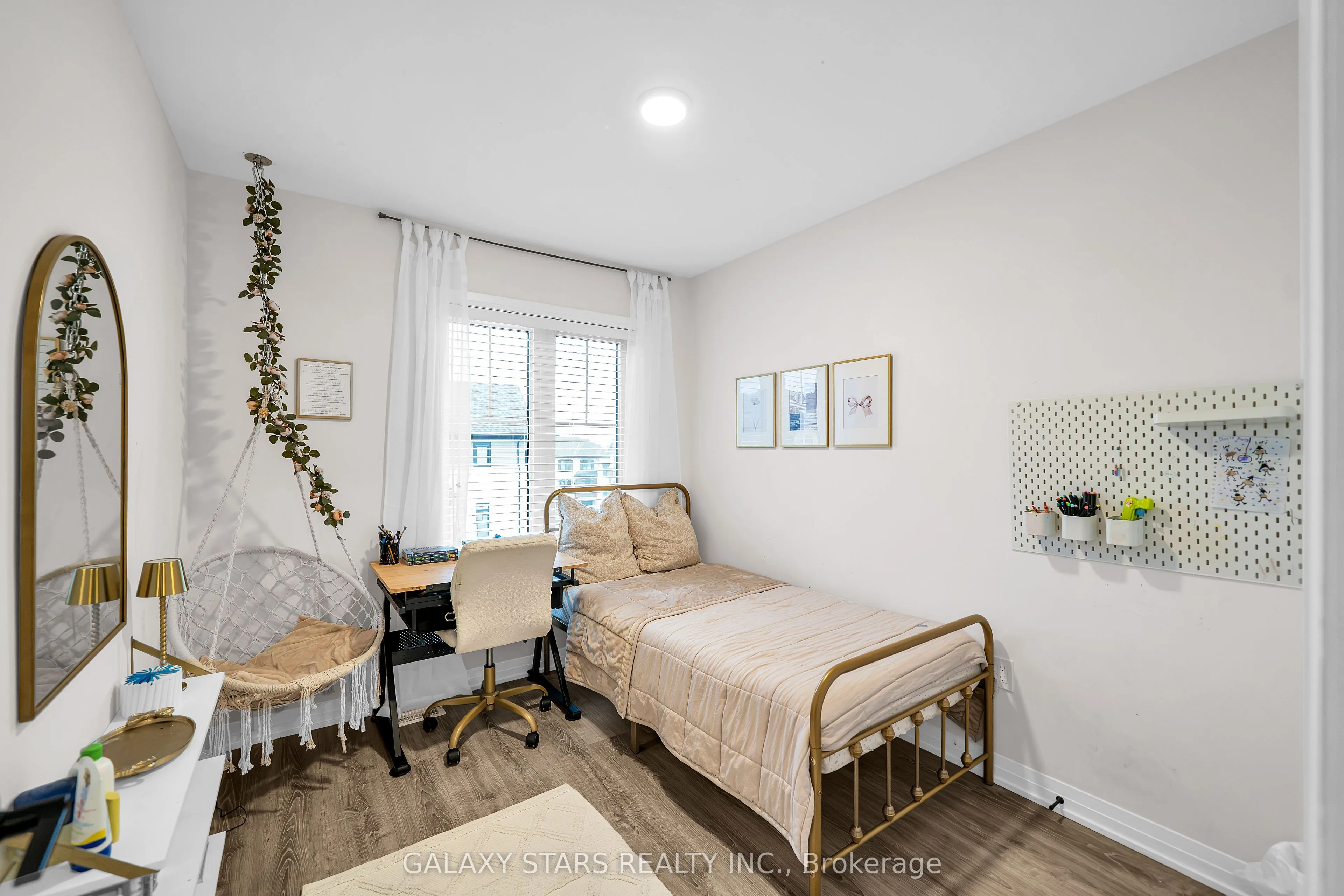 50 Ambereen Place