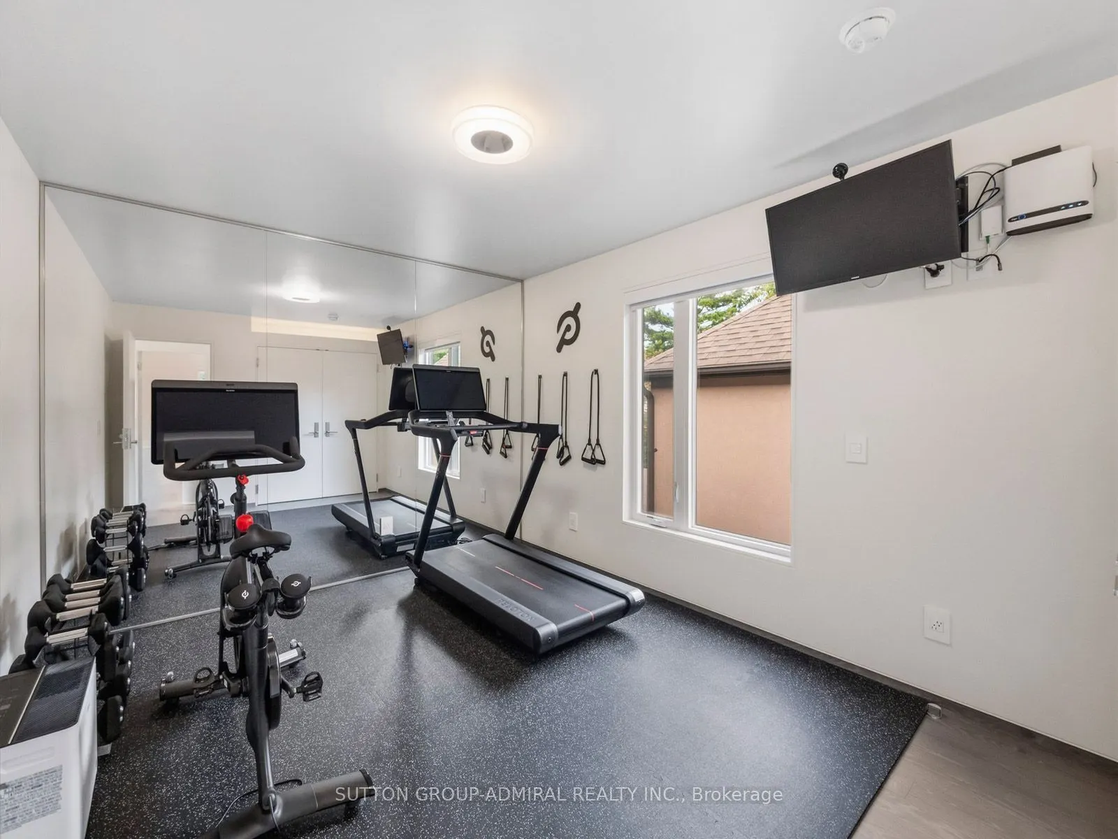 39 Red Deer Avenue