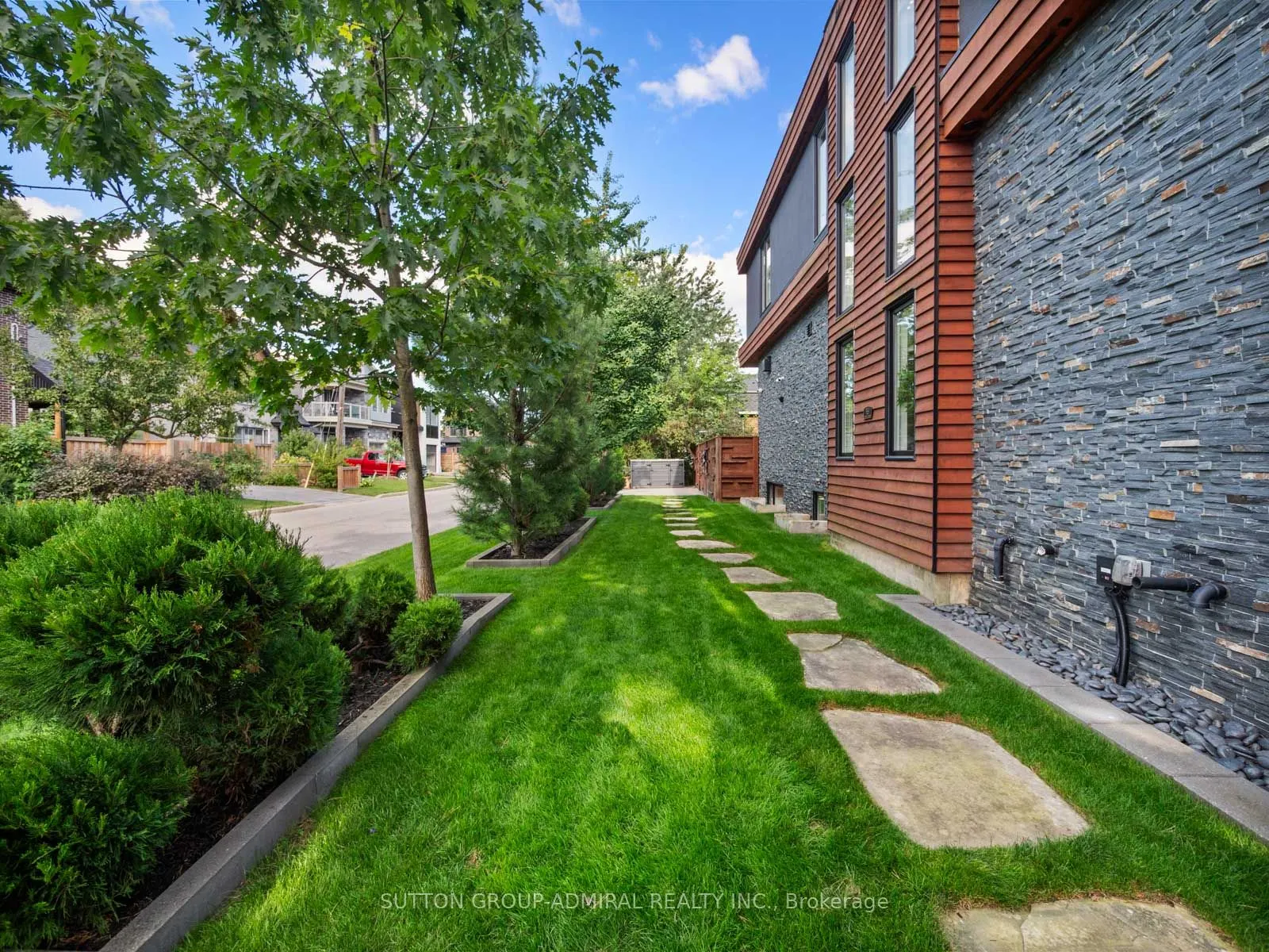 39 Red Deer Avenue
