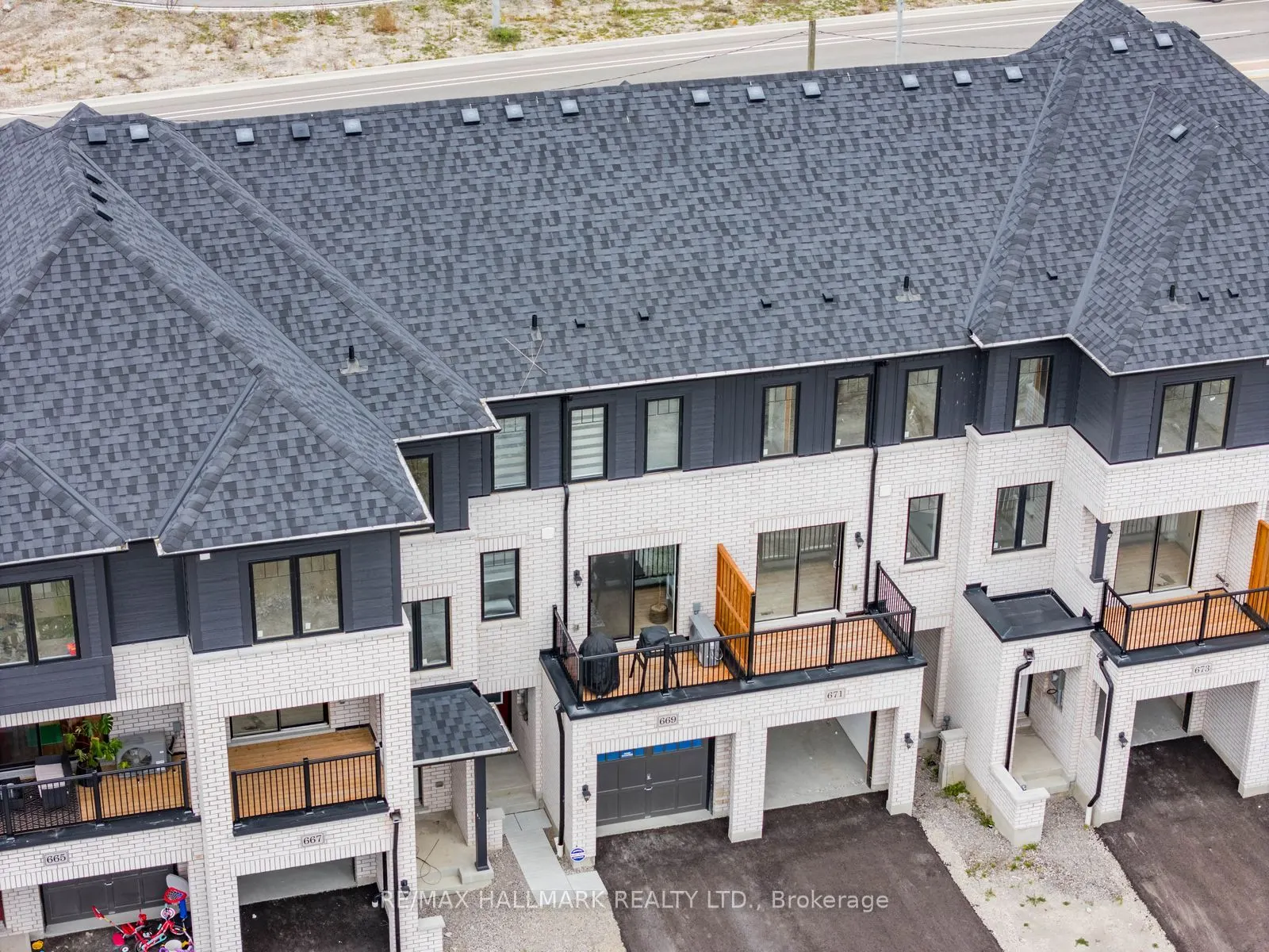 669 Alexander Knox Road