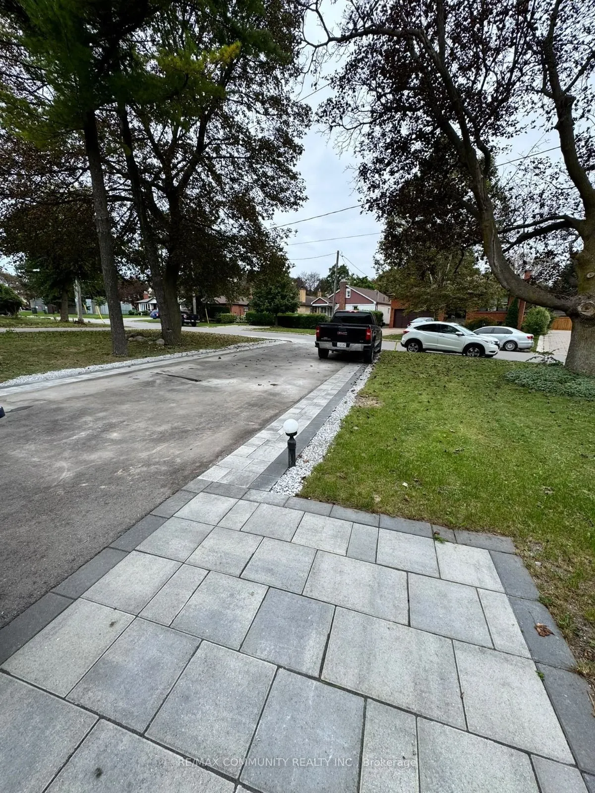 15 Saunders Road