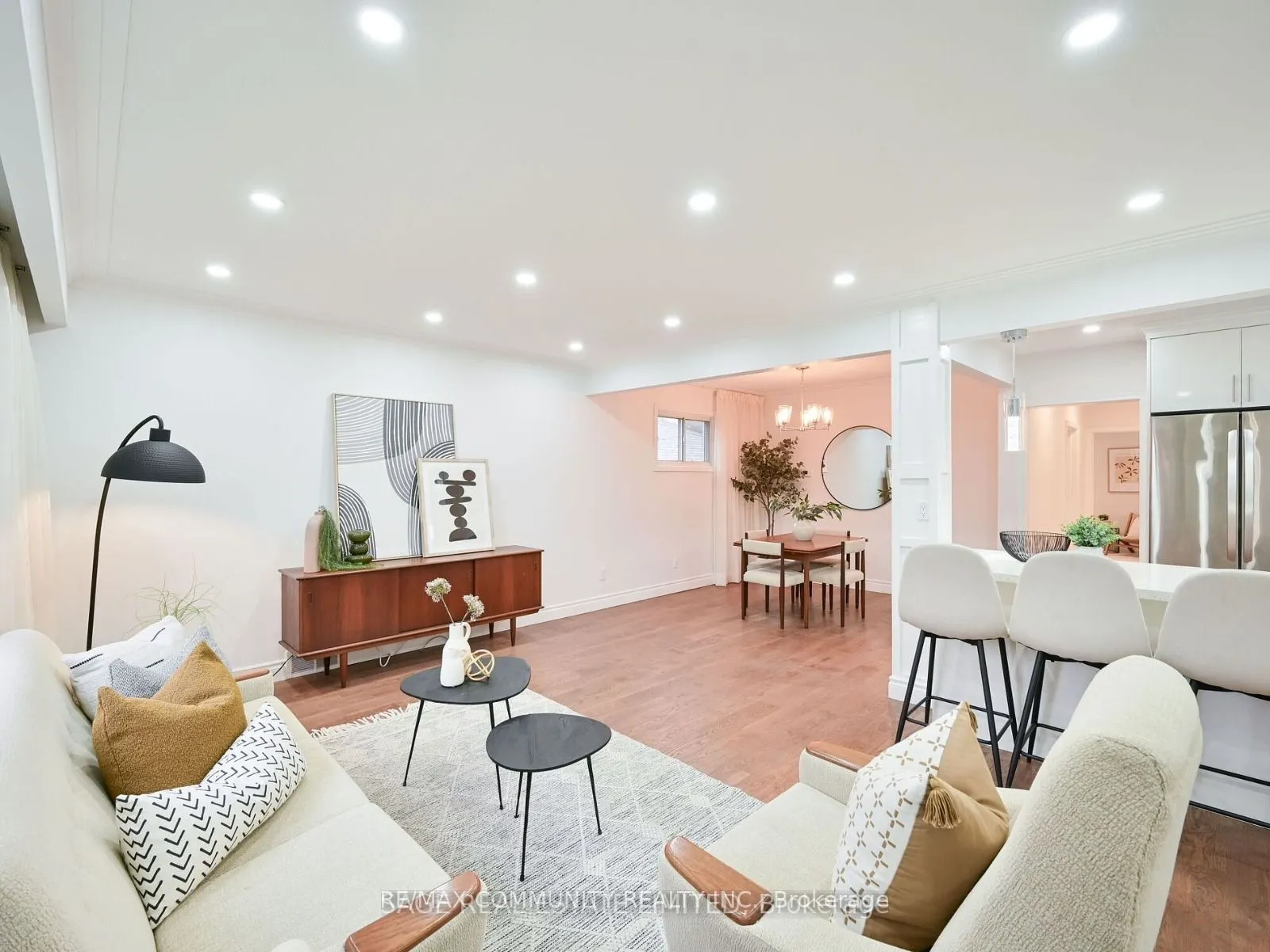 15 Saunders Road