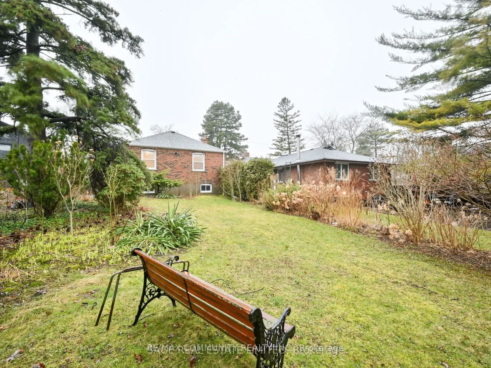 15 Saunders Road