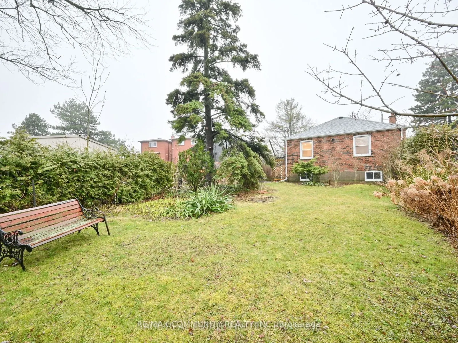 15 Saunders Road