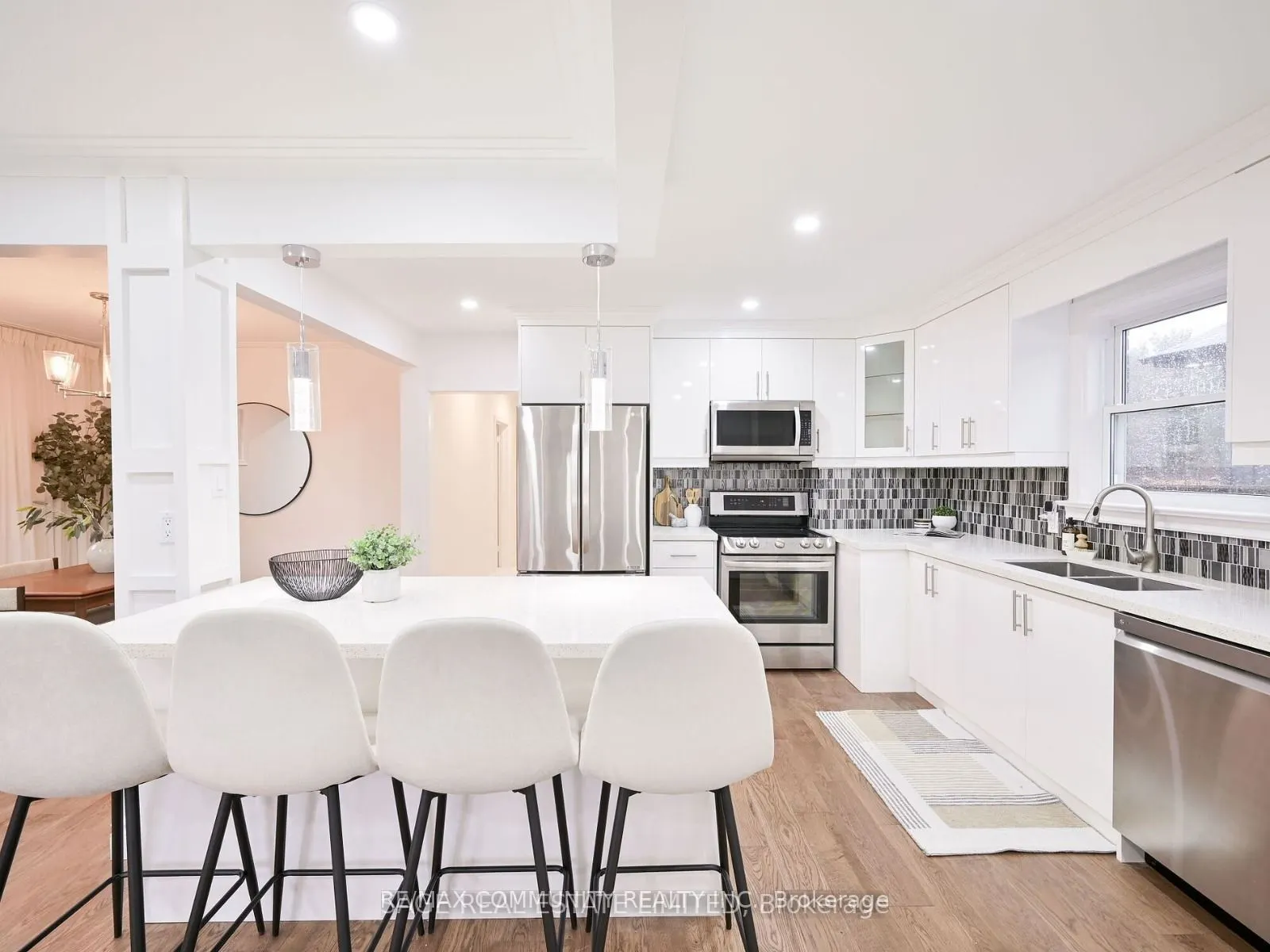 15 Saunders Road