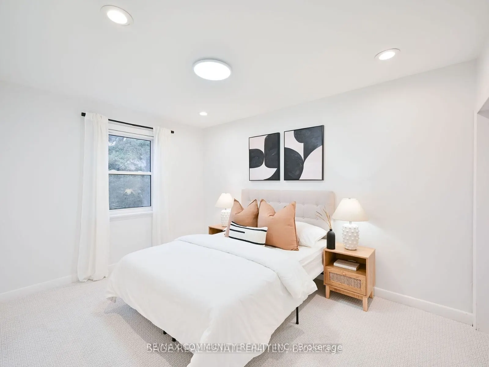 15 Saunders Road
