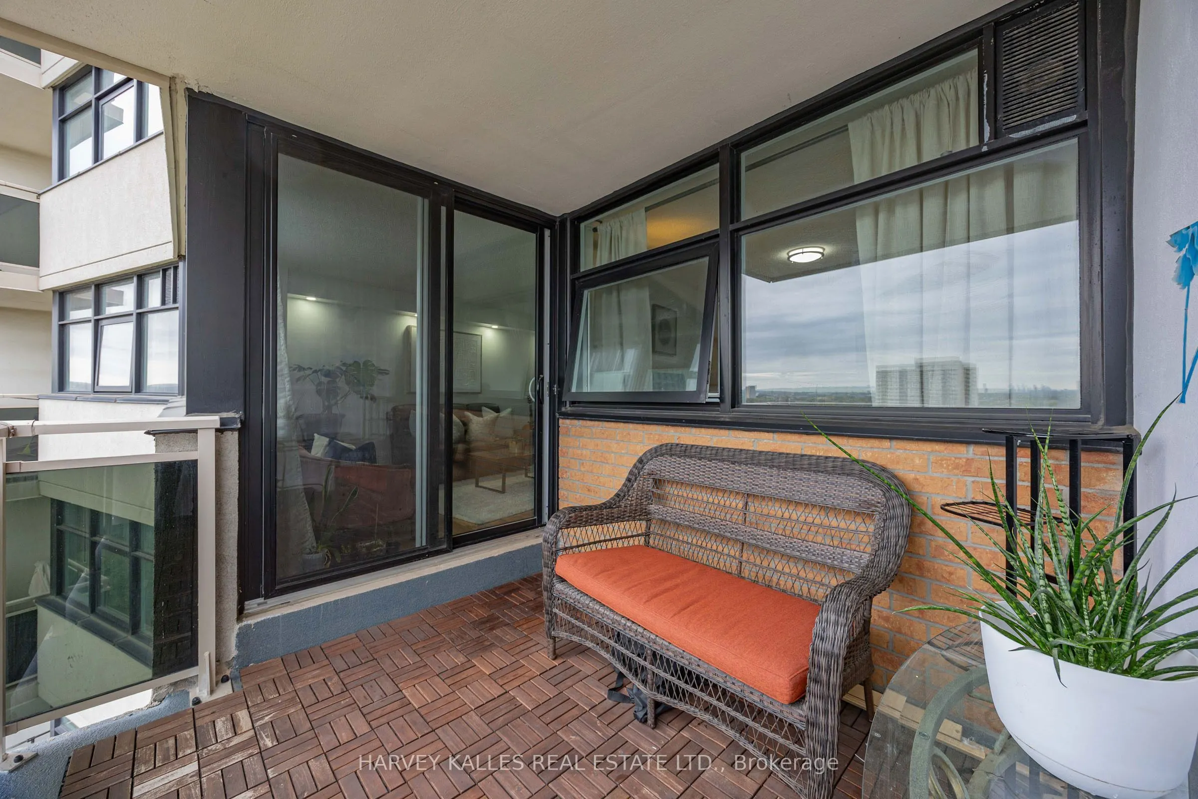100 Echo Point #1801