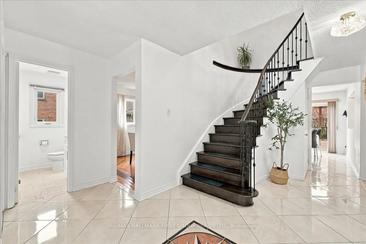 1582 Kelvinway Lane