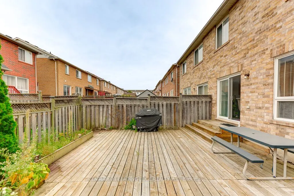 75 Trumpeter Street