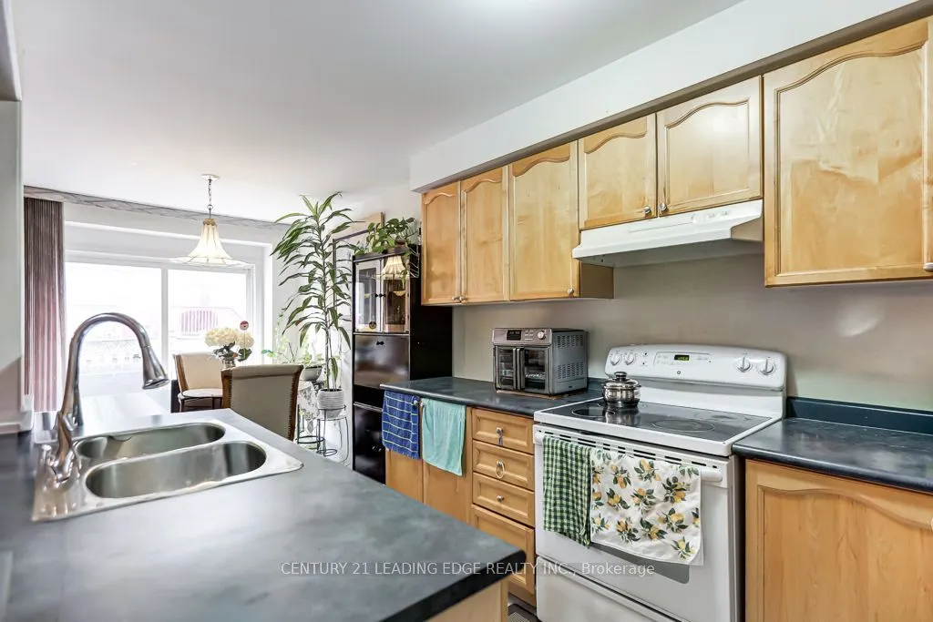 75 Trumpeter Street