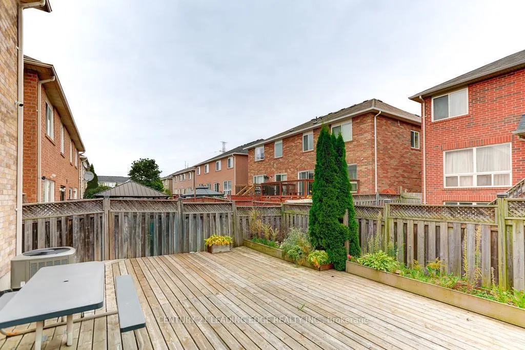 75 Trumpeter Street