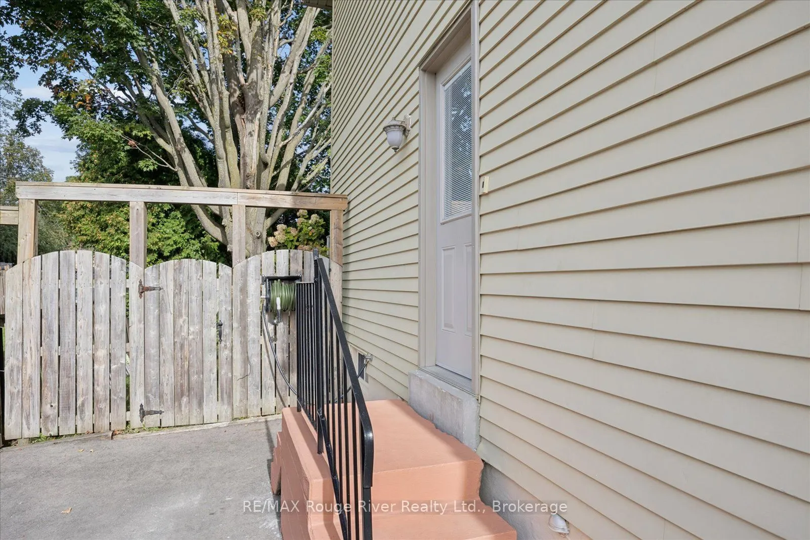 748 Hillcroft Street