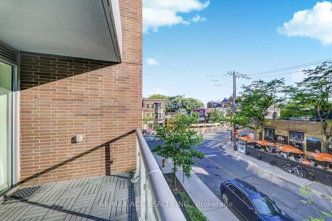 1960 Queen Street #206