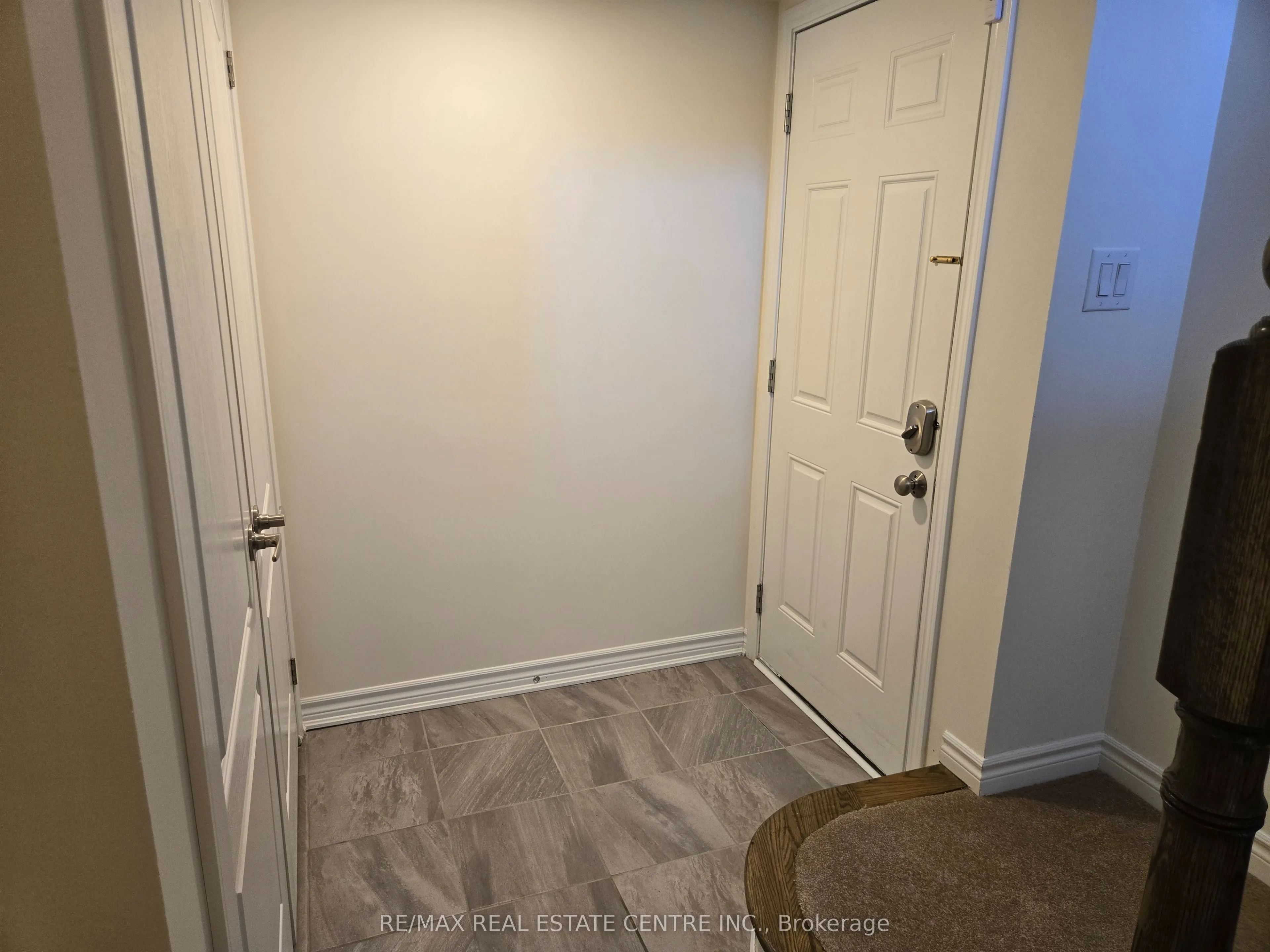 1084 Silk Street