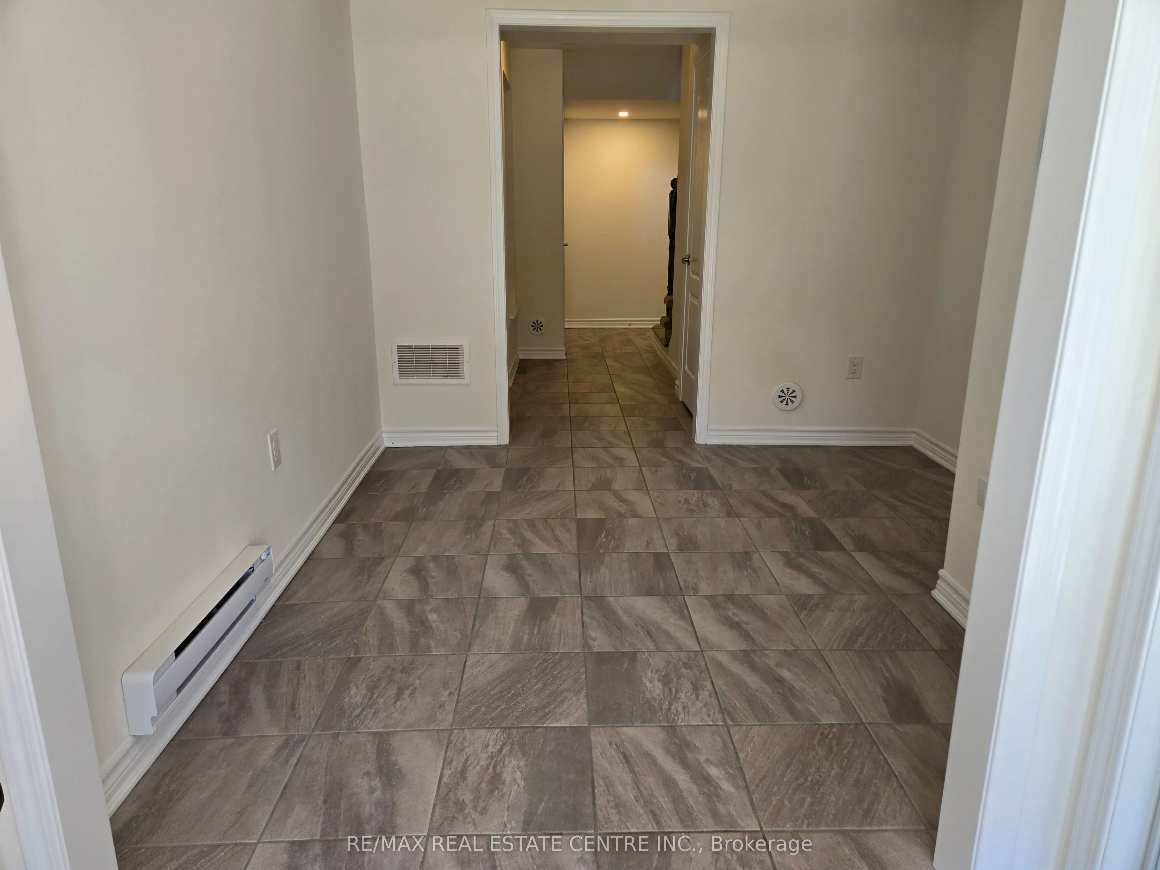 1084 Silk Street