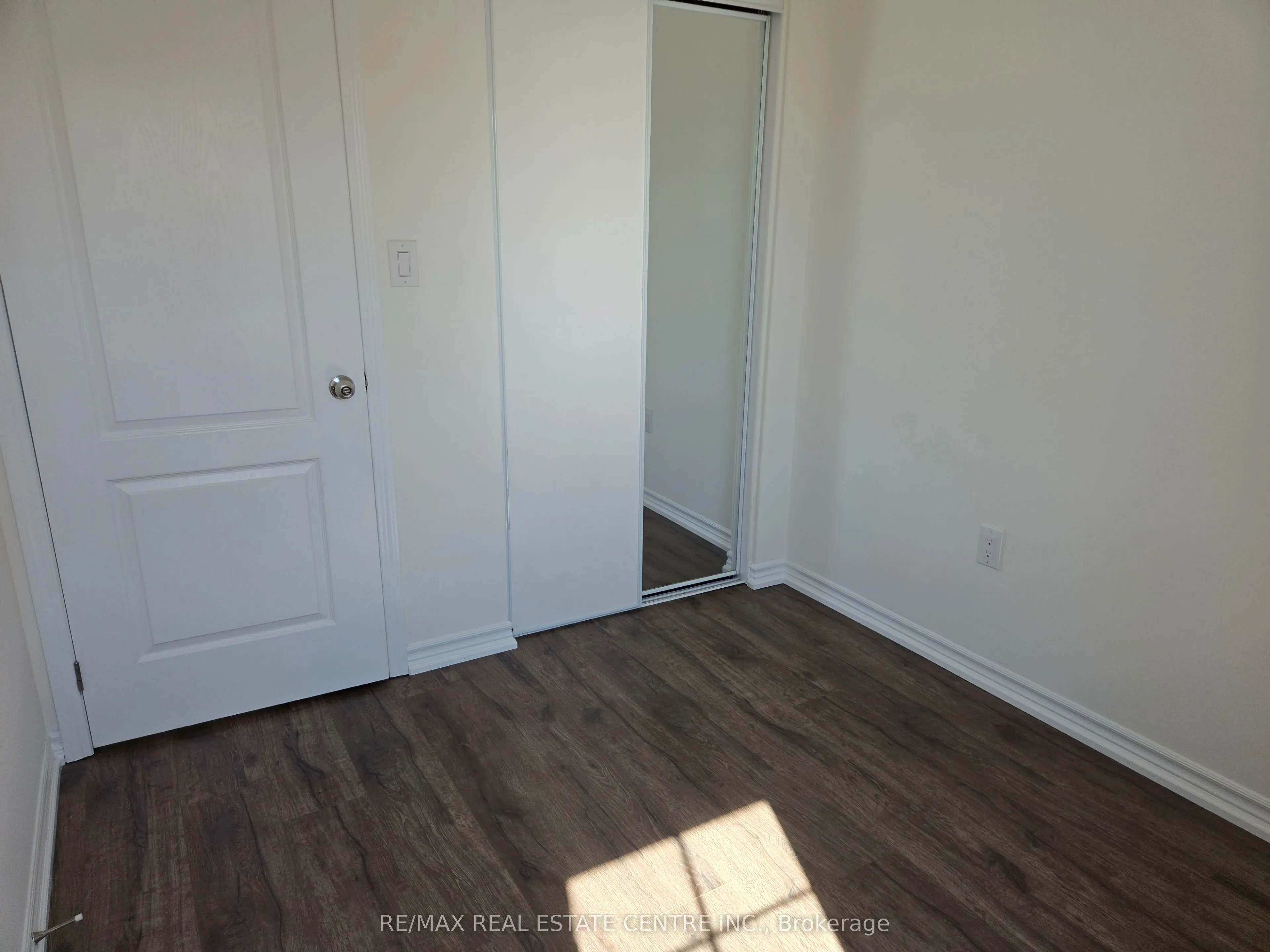 1084 Silk Street