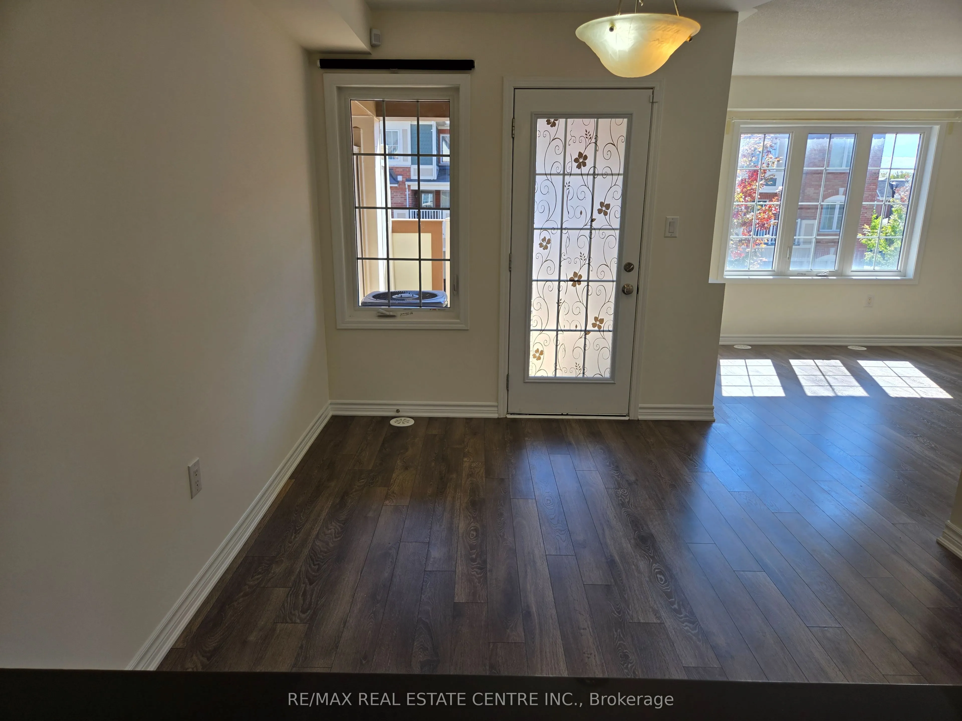 1084 Silk Street
