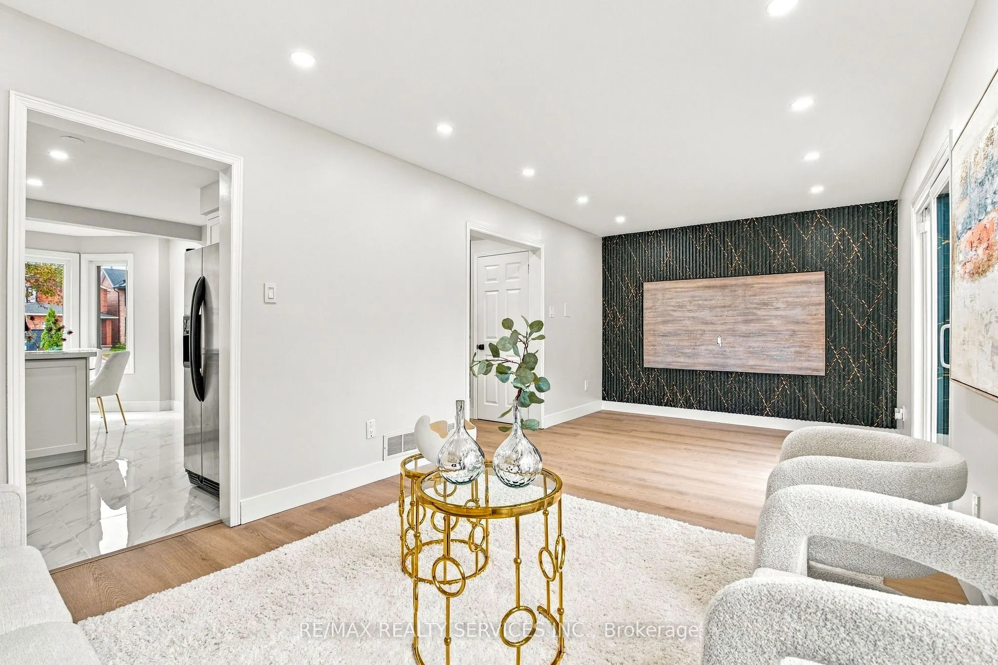 6 Scarbell Drive