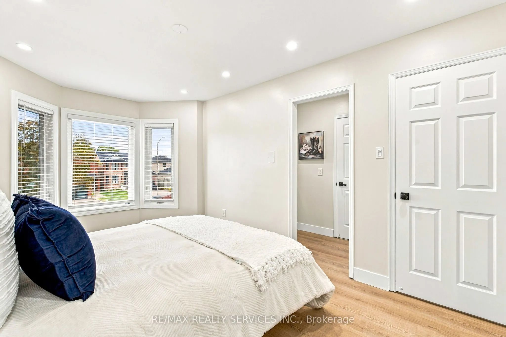6 Scarbell Drive