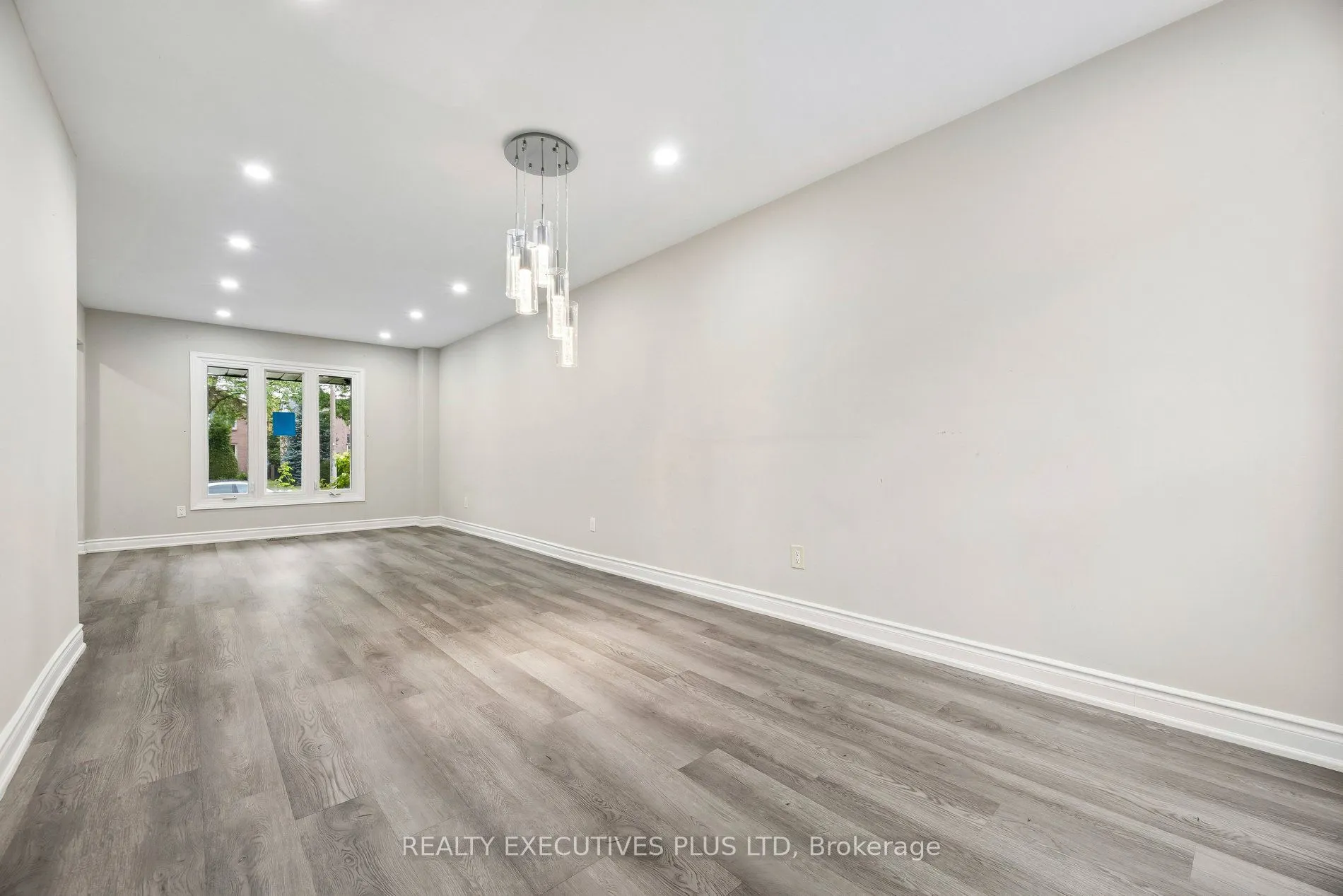 693 Barnes Crescent