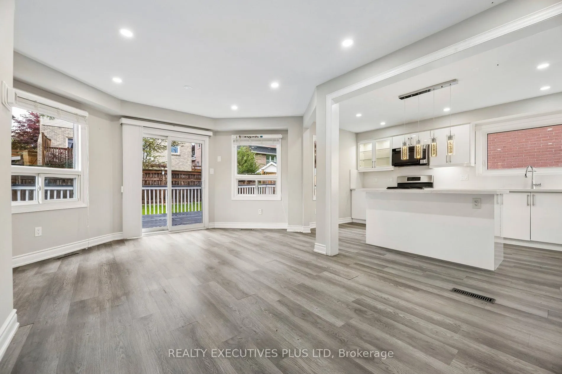 693 Barnes Crescent