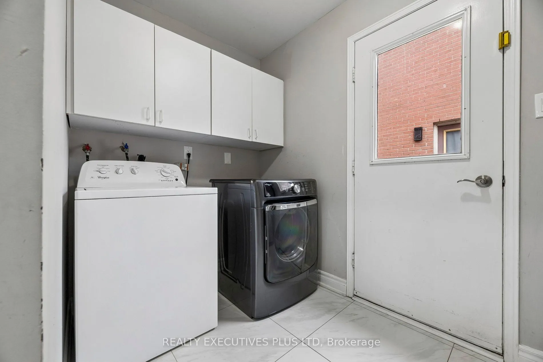 693 Barnes Crescent