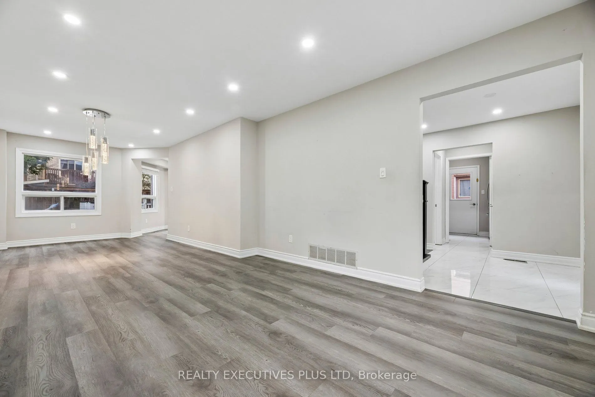 693 Barnes Crescent
