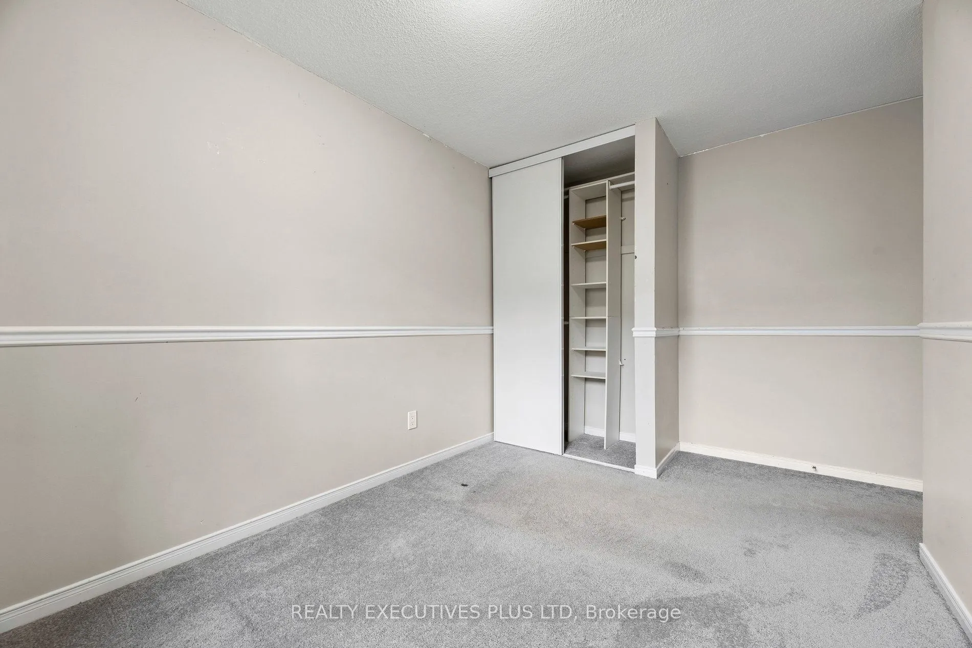 693 Barnes Crescent