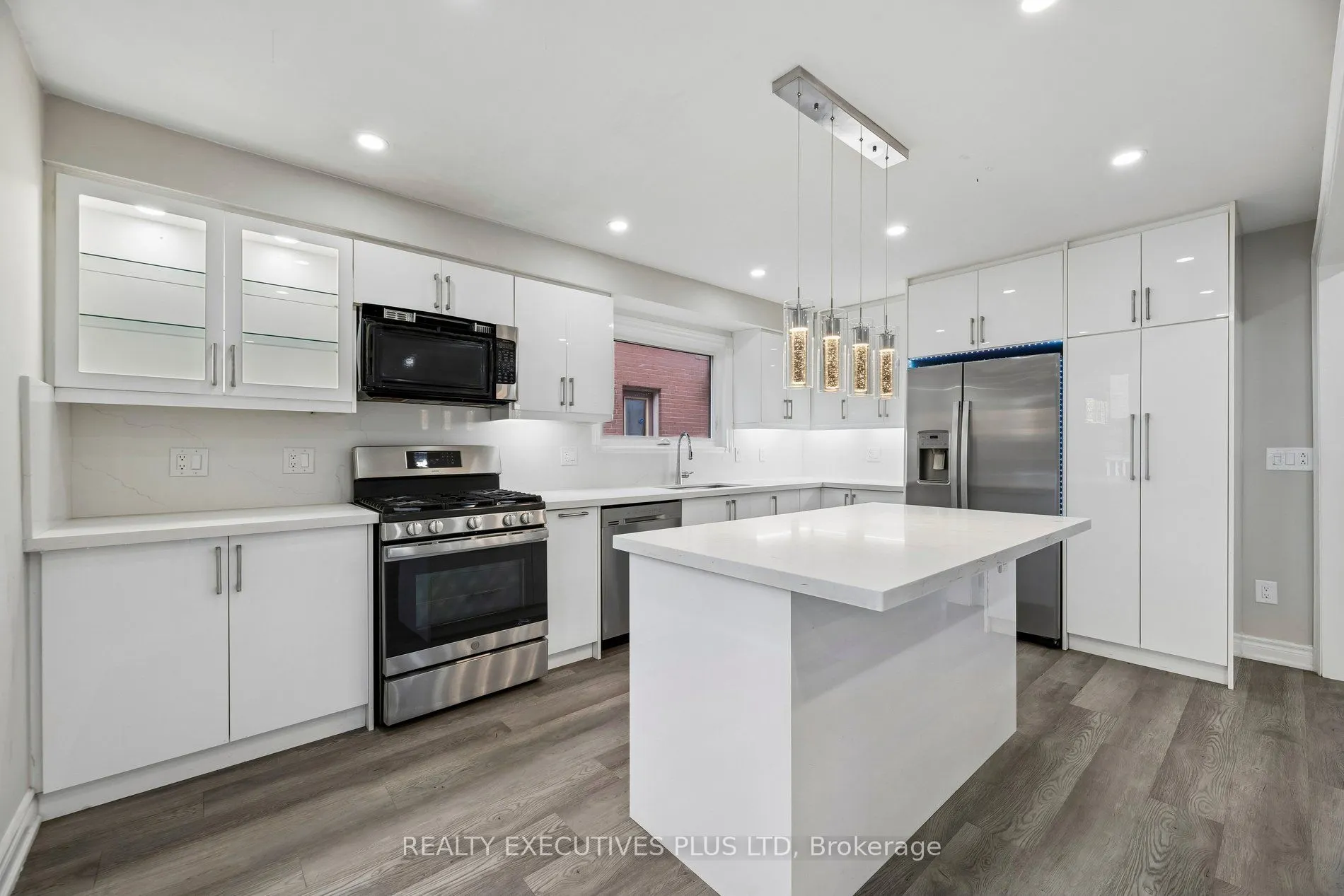 693 Barnes Crescent