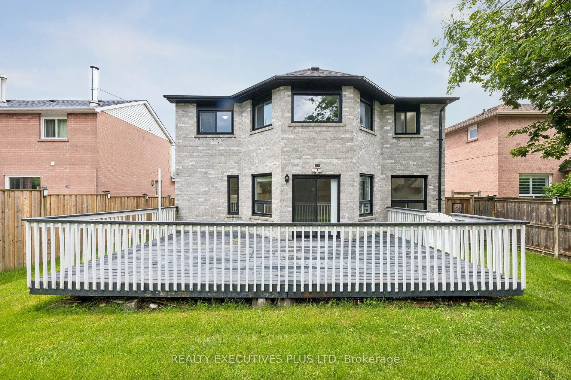 693 Barnes Crescent