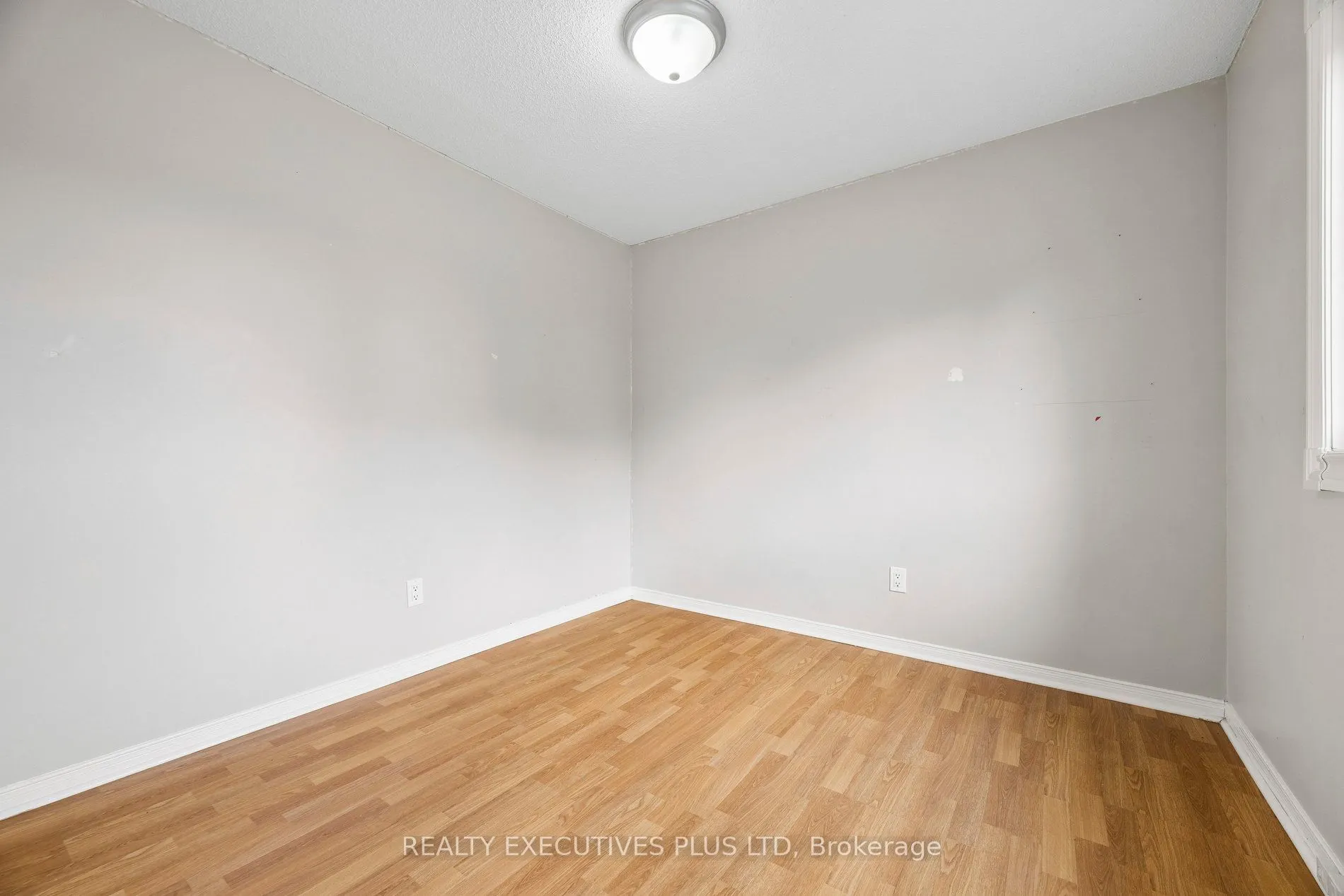 693 Barnes Crescent