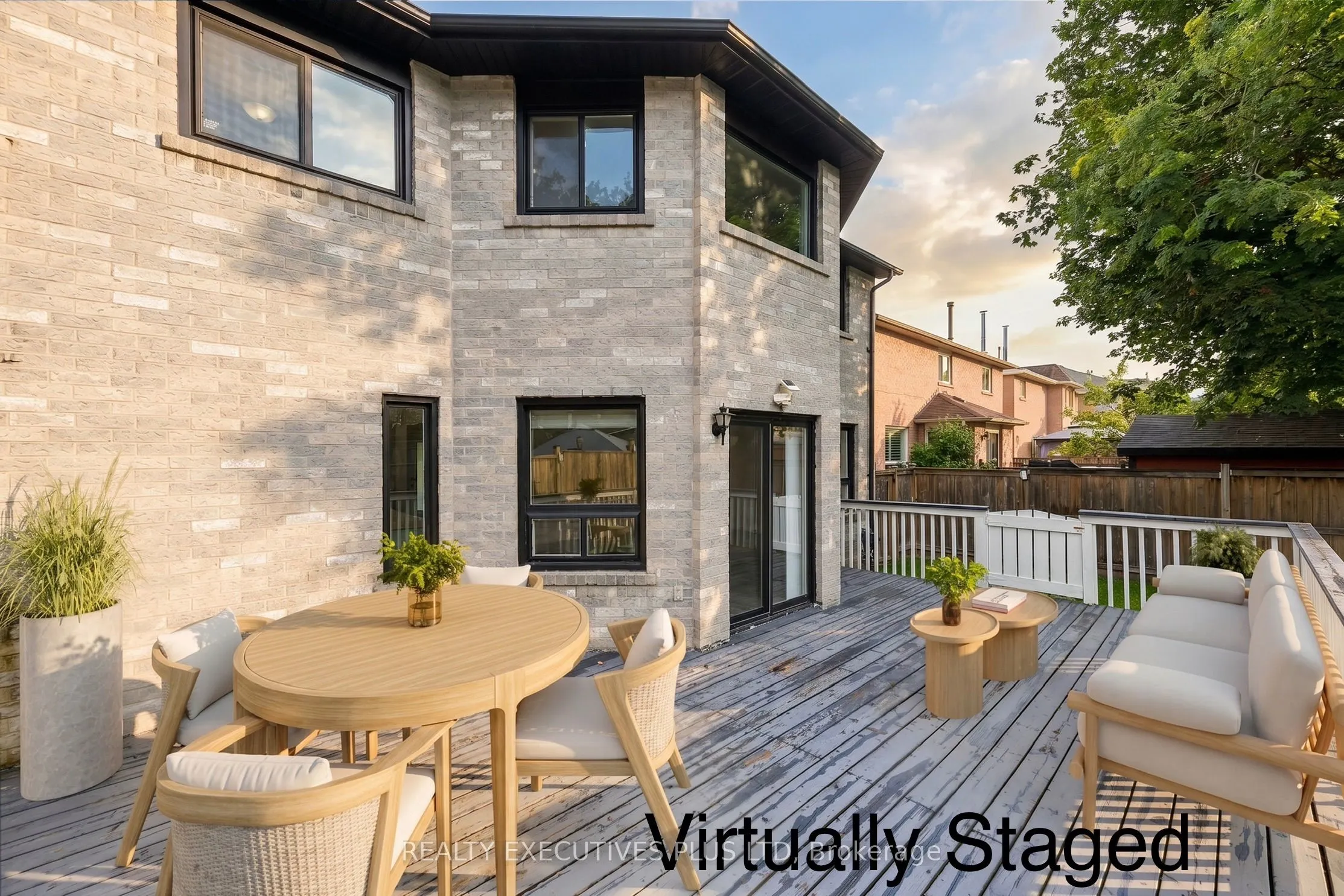 693 Barnes Crescent